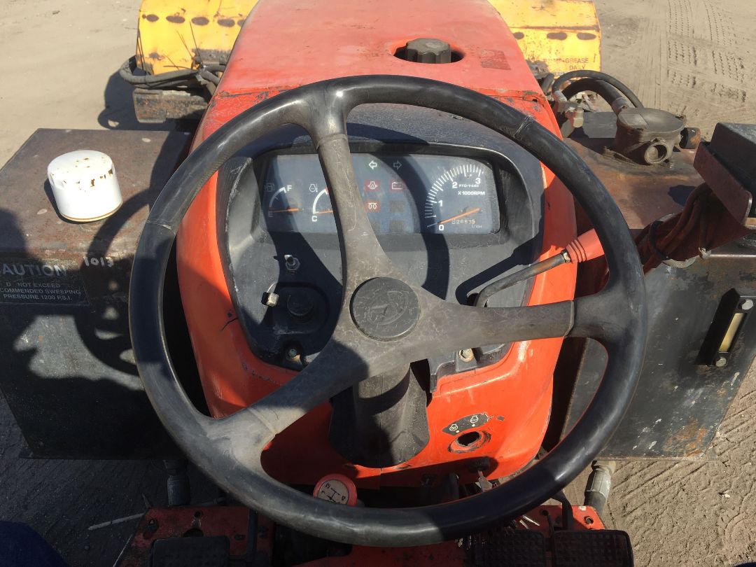 2010 KUBOTA MX4700F - Image 16